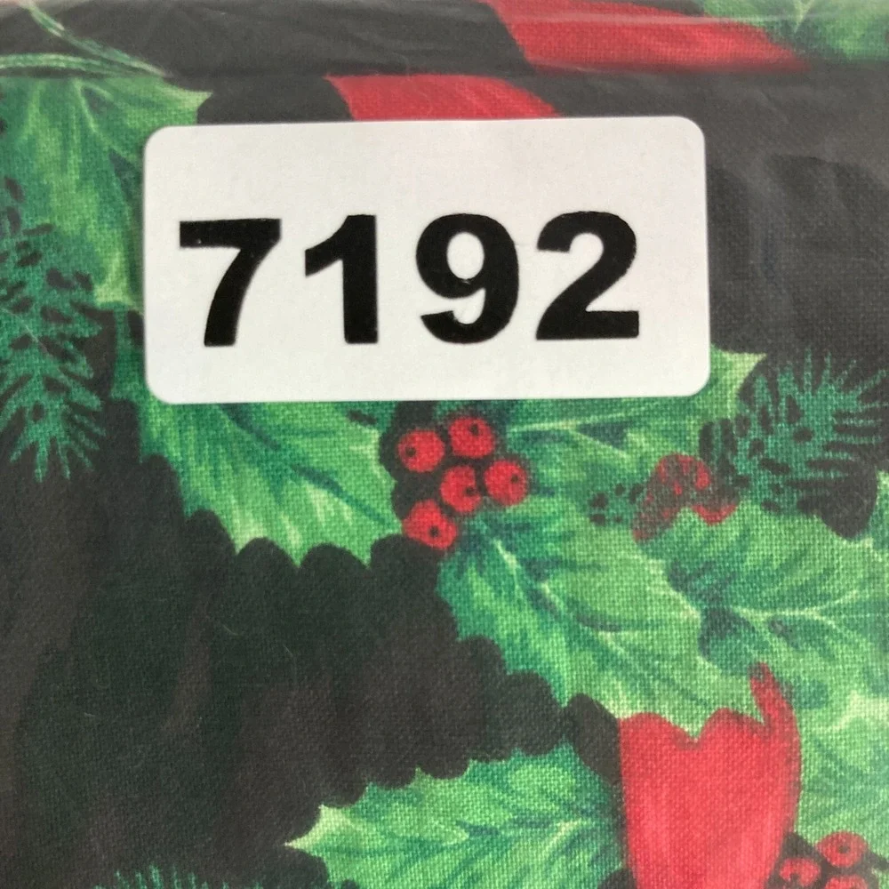 Vintage Fabric Traditions 1 Yard Christmas Print Black Green Red 42